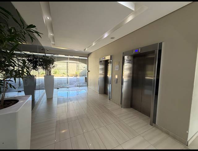 472M² BUILDING TO LET IN CLAREMONT